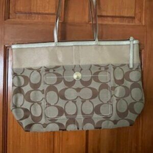 COACH SIGNATURE BAG - Gold and Beige